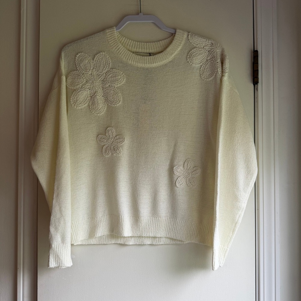 PINCH Women Cream Floral 3D Crochet Applique Knit Crewneck Sweater Small NWT